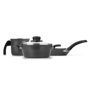 La batería 3 piezas de cocina Basic está compuesta con aluminio de 99,7 de pureza, revestimiento interno con 7 capas antiadherentes
